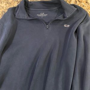 Vineyard vines Large pullover. Soft and lightweight.